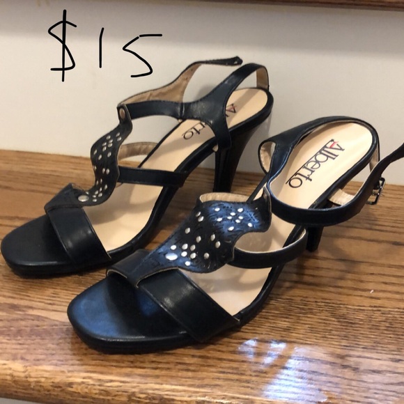 Variety of women and man shoes - Picture 5 of 13